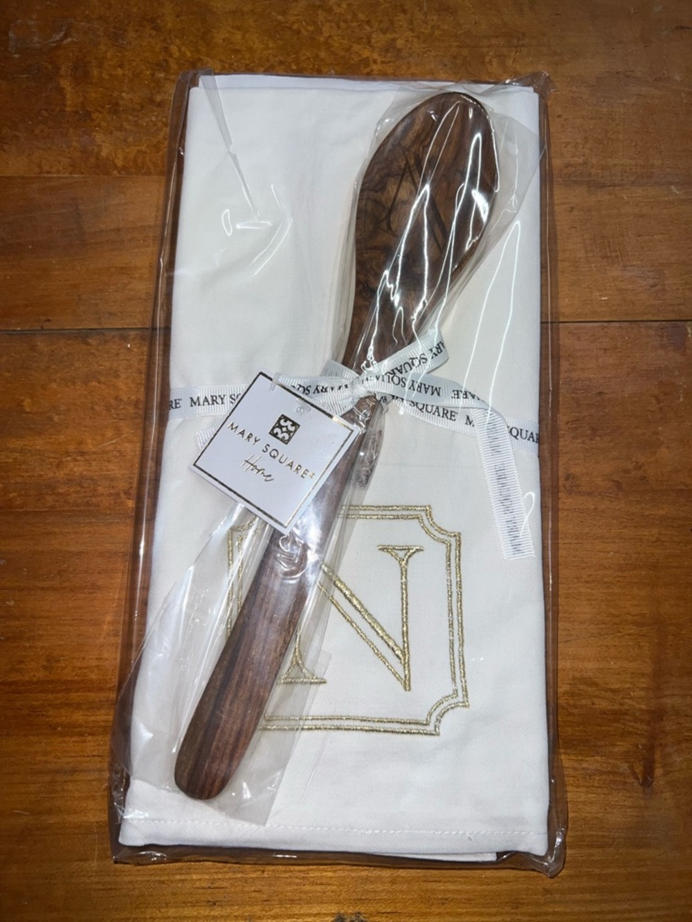 Mary Square White Monogram “N” Napkin Set with Wooden spoon